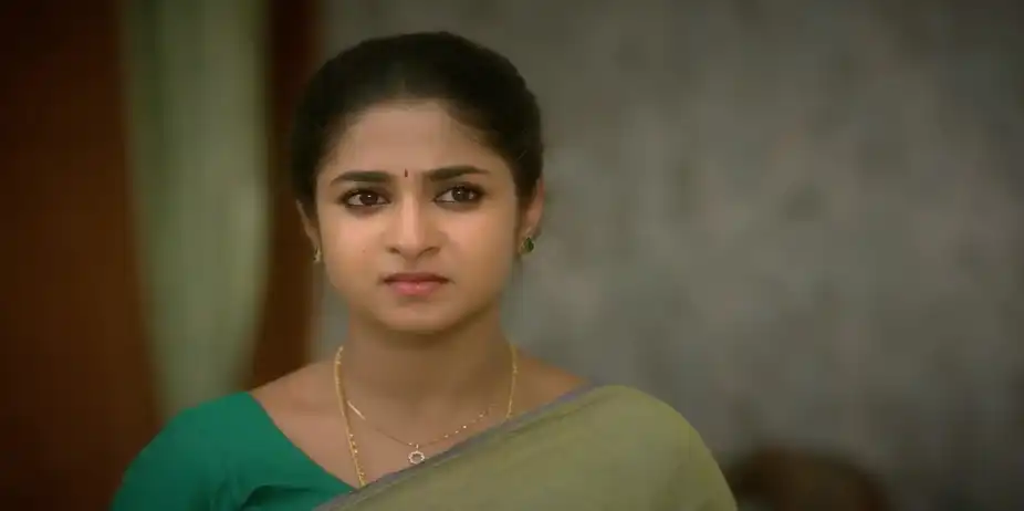 Divakaran Lashes out at Indhu - Chinnan Siru Kiliye