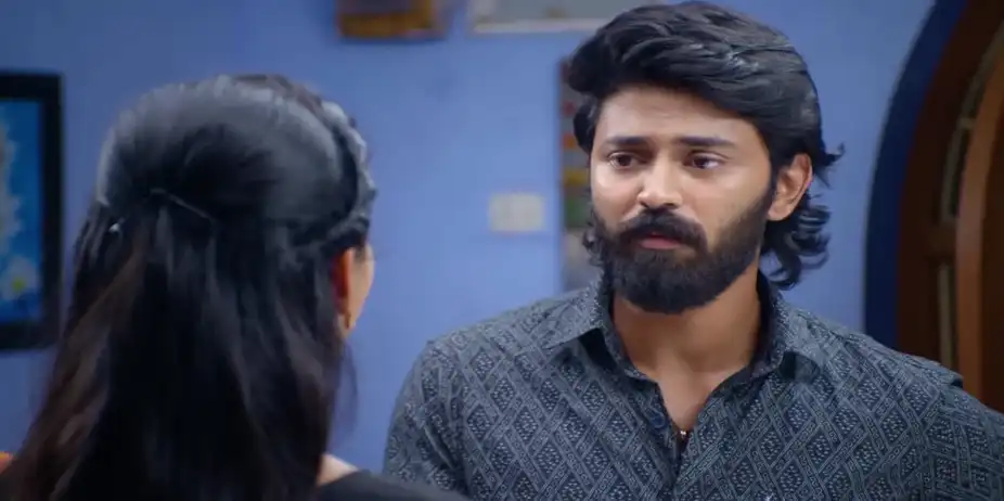Dhanalakshmi Pretends to be Surprised - Sandhya Raagam