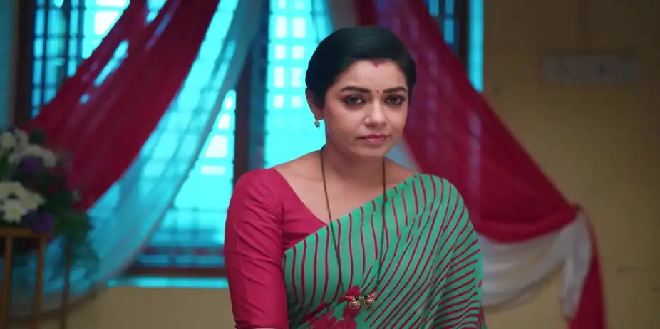 Bhoomika Teases Malli - Amruthadhaare