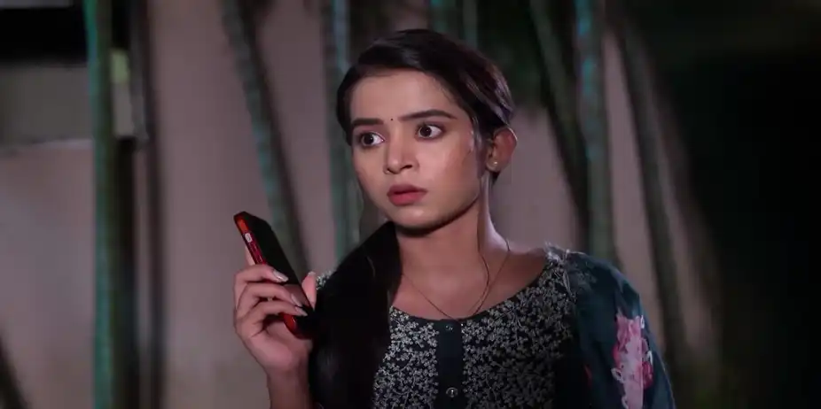 Mani Taunts a Woman - Tu Khara Mun Chaai