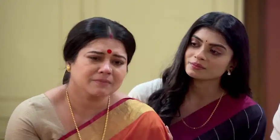 Mousumi Lights a Diya for Parul - Parineeta