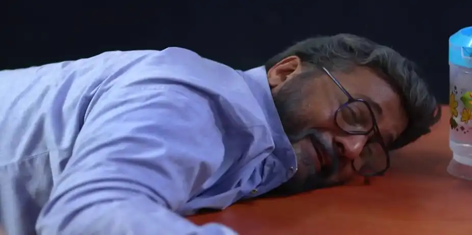 Raghavan Is Forced to Clean Tables - Kudumbashree Sharada