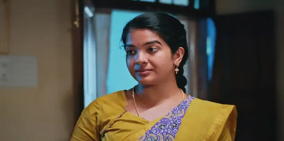 Vandana Has a Word with Her Family - Manathe Kottaram