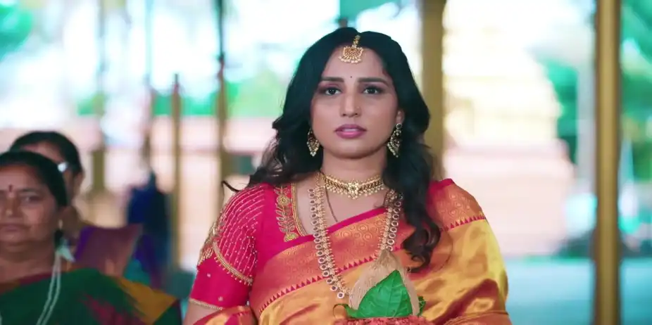 Goutham Realises Bhoomika's Intent - Amruthadhaare