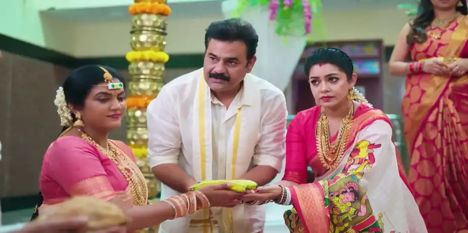 Malli and Sunil's Wedding Rituals Begin - Amruthadhaare
