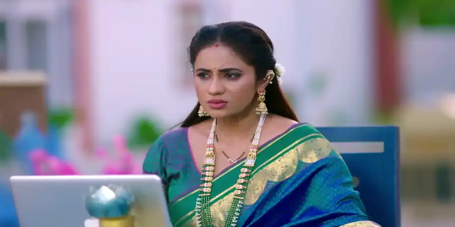 Prabhakar Tries to Incite Soundharya - Brahmagantu