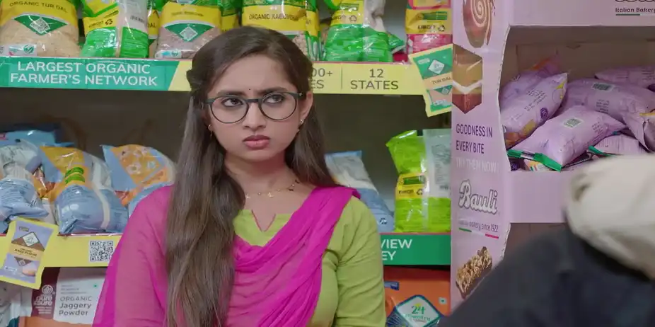 Riya and Sanjay Argue over Snacks - Karna
