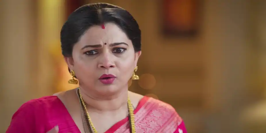Savali Brings Amruta to the Hospital - Savalyachi Janu Savali