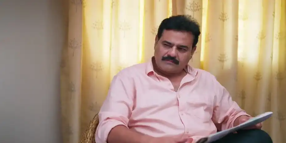 Bhoomika Feels Embarrassed - Amruthadhaare