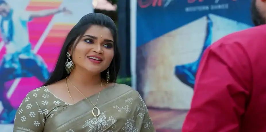 Rajaram Sees Bittu at the Dance School - Sandhyaraaga