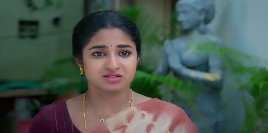 Indhu Meets Geeta - Chinnan Siru Kiliye