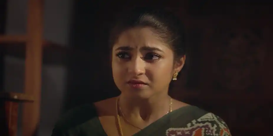 Indhu Sympathises with Karna - Chinnan Siru Kilye