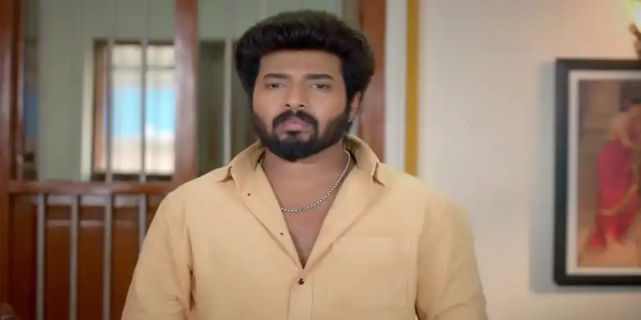 Karthikeyan Learns about Chamundeshwari's Treachery - Karthigai Deepam