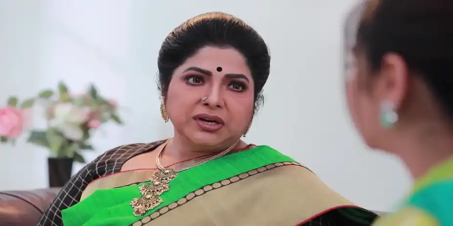 Meena's Behaviour Worries Janakambal - Varisu
