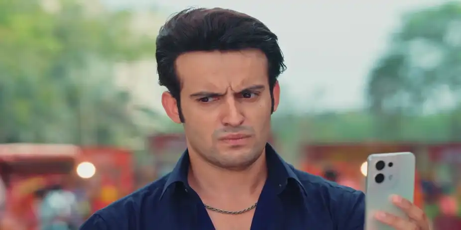 Veer Speaks to Radhika via Video Call - Lakshmi Nivas