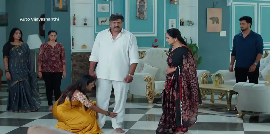 Vijayashanthi Asks Krishnamraju to Give Chiranjeevi a Chance - Auto Vijayashanthi - Promo
