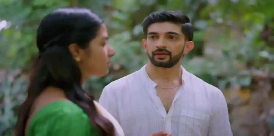Saraswathi Is Relieved to See Krishna's Chain - KrishnaGadha