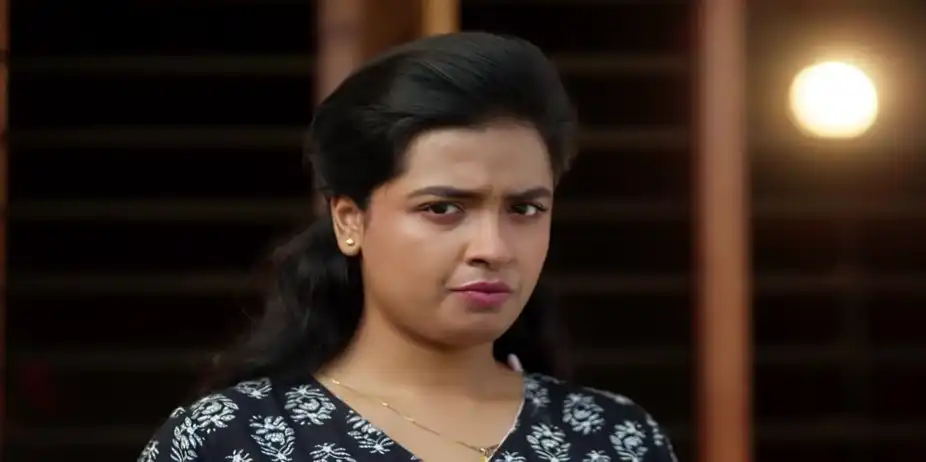 The Resort Staff Alerts Sivan - Kudumbashree Sharada