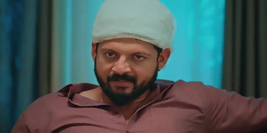 Vikram Fumes When Varsha Praises Shyam - Manathe Kottaram