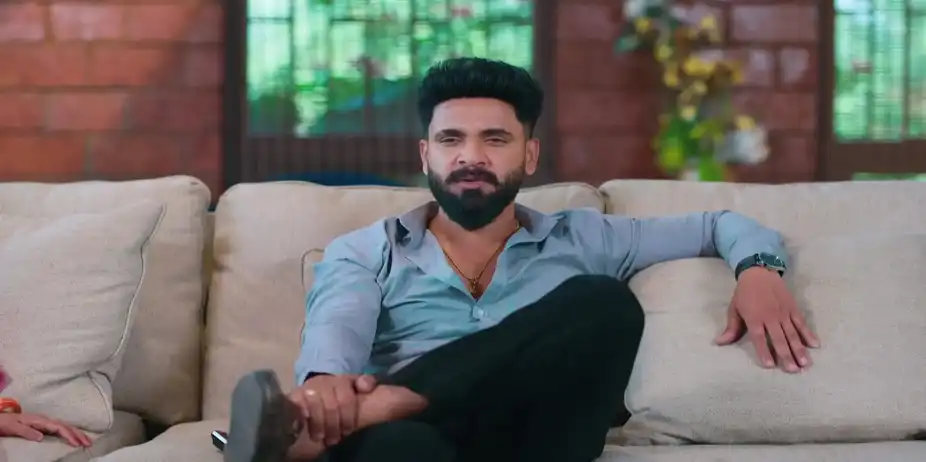 Jaydev Rejoices at the Sight of a Scene - Amruthadhaare