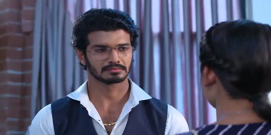 Mani Apologises to Abhi - Tu Khara Mun Chaai