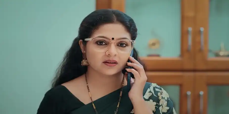 Prathapa Varma Calls Padmavathy - Akale