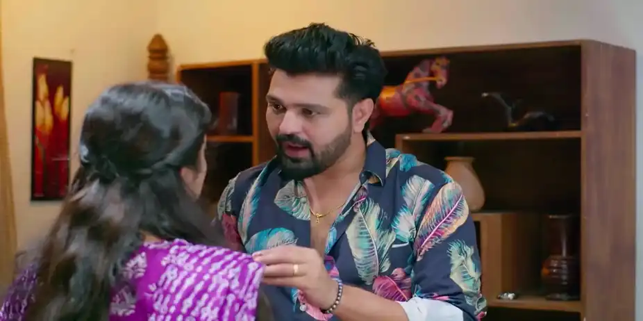 Radhika Shares Her Doubts with Varun - Snehapoorvam Shyama