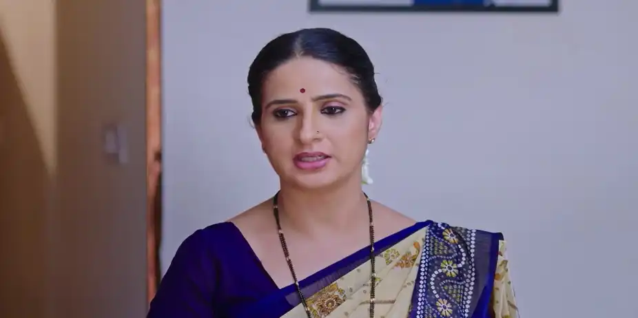 Veena Scolds Santosh - Lakshmi Nivasa