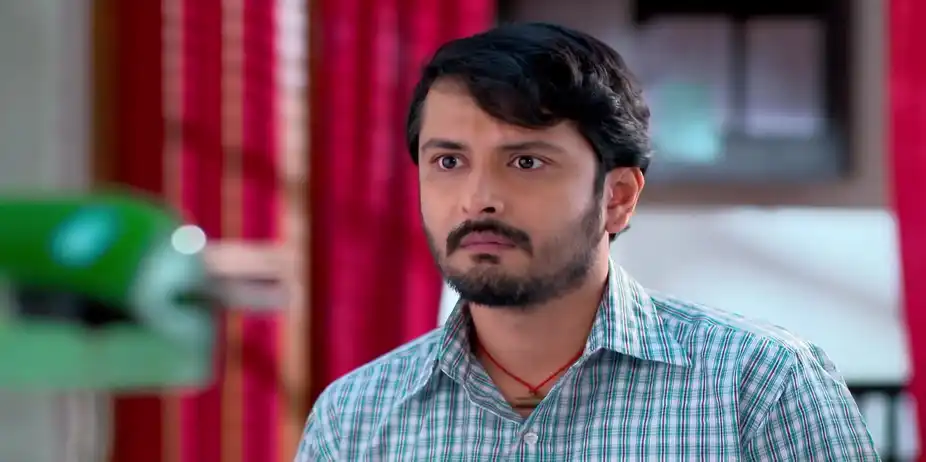 Kamala Complaints about Lajbonti to the Police - Kone Dekhaa Alo