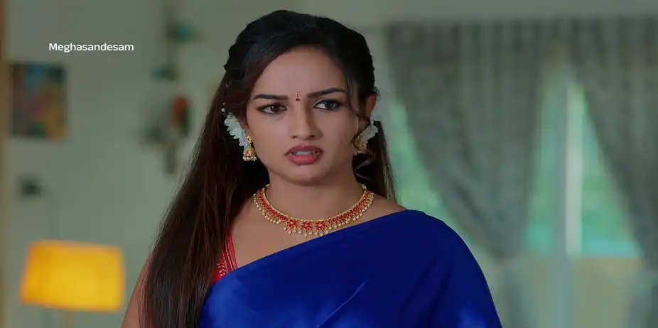 Bhoomi Disguises as a Police Officer - Meghasandesam - Promo