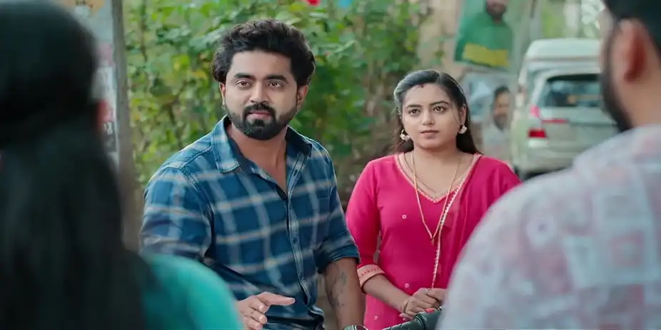 Raju Taunts Sreelakshmi - Akale