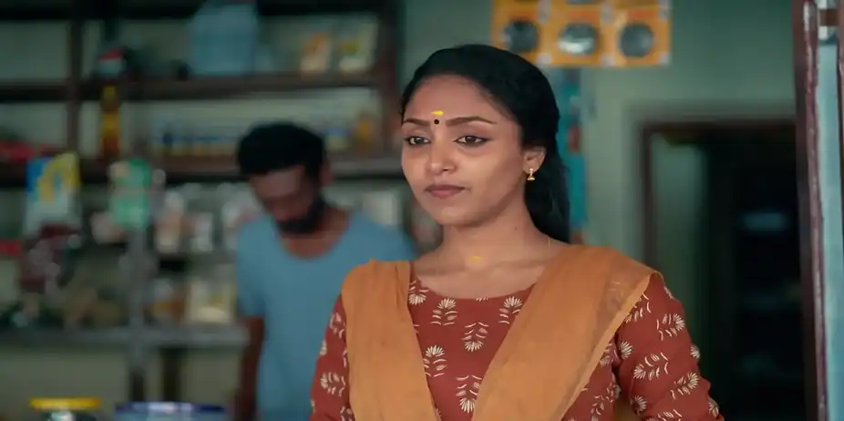 Giri Seeks Parvathi's Help - Valyettan