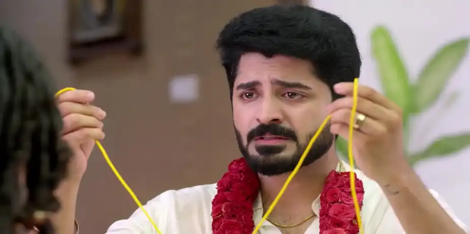 Sara Stages an Emotional Act - Annamalai Kudumbam