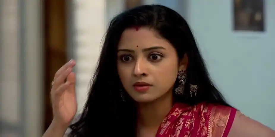 Parul Spots Shirin's Car at the Accident Scene - Parineeta