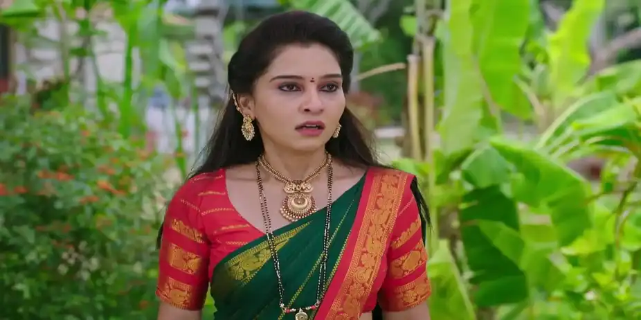 Parvathi Makes a Phone Call to Rashmi - Annayya