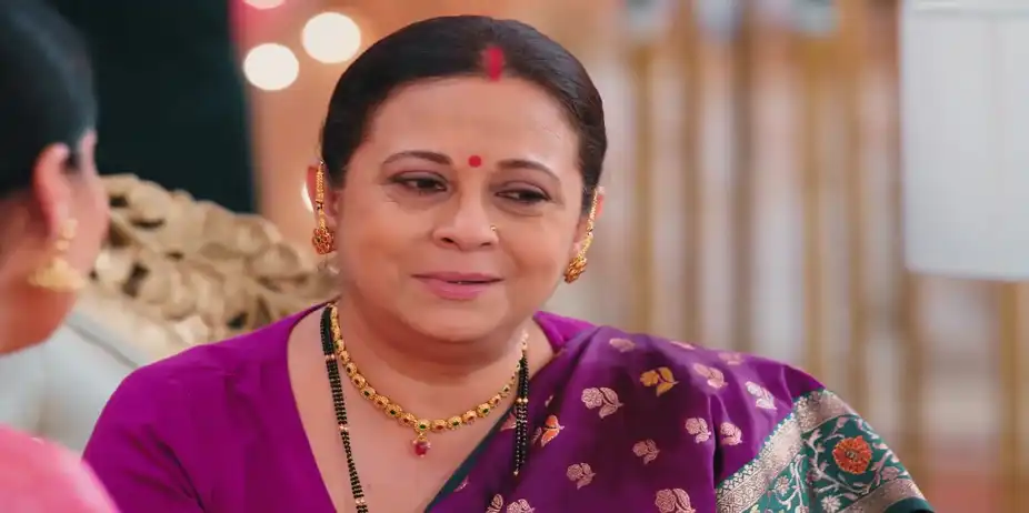 Nalini Reassures Lakshmi Regarding Radhika - Lakshmi Nivas