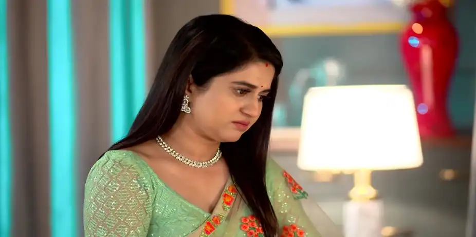 Mansi Is in a Fix - Chirodini Tumi Je Amar