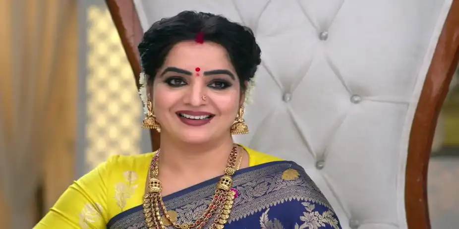 Vennila's New Look Captivates Varun - Annamalai Kudumbam