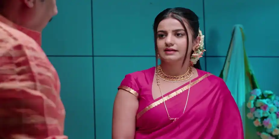Nithya Wonders about Karna's Behaviour - Karna