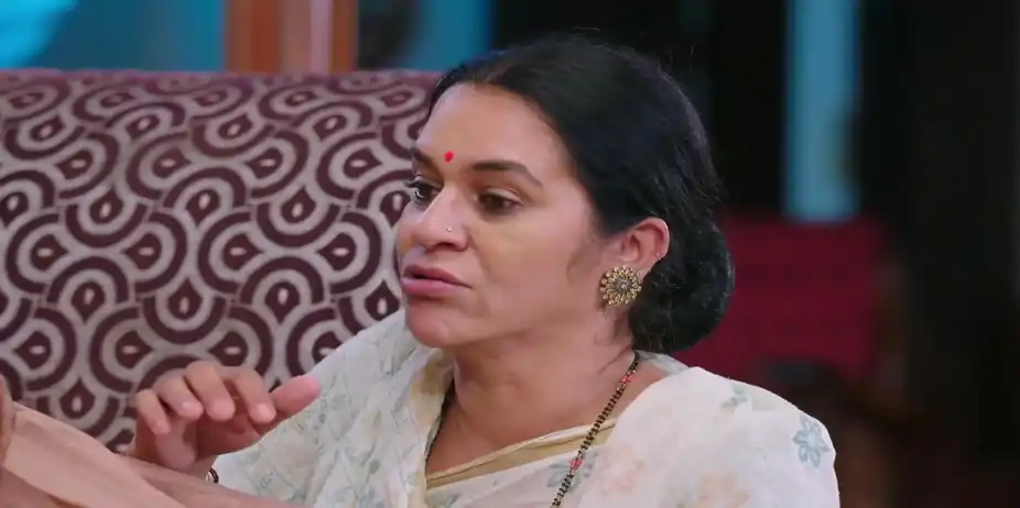 Kantamma Steps Forward to Serve Lalita Devi - Shravani Subramanya