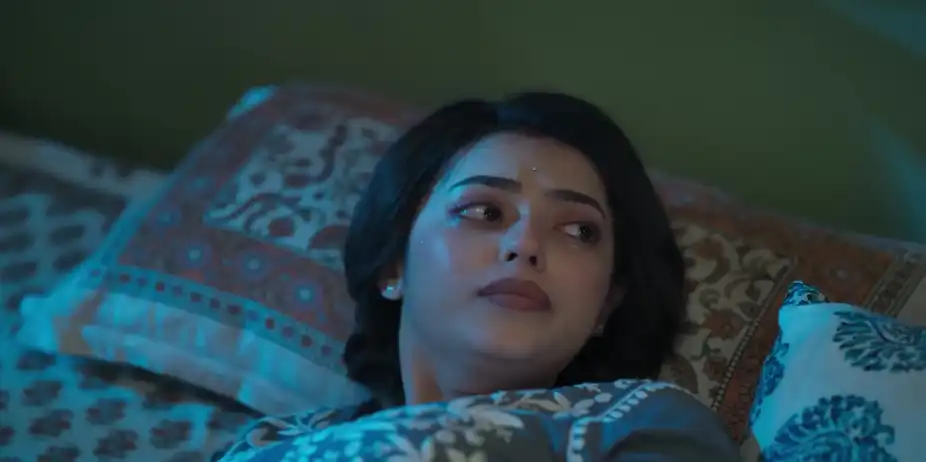 Ritika Removes the Protective Thread from Savi’s Hand - Gharwali Pedwali