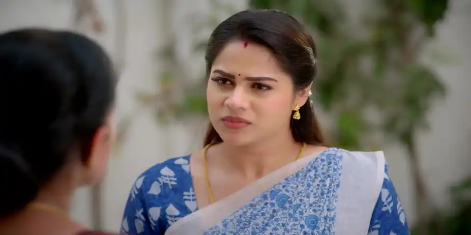 Meenakshi's Struggles to Save Sumathi - Vaagai Sooda Vaa