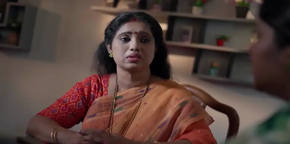 Girija Pacifies Akshita - Durga
