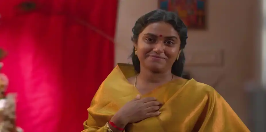 Varun and Radhika Seek Their Elders' Blessings - Snehapoorvam Shyama