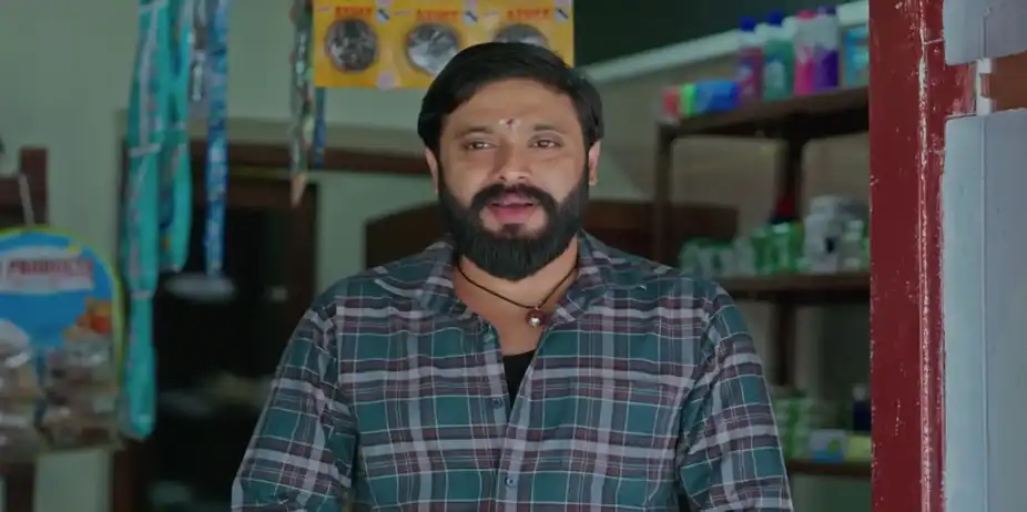 Padmanabhan Has a Word with Giri - Valyettan