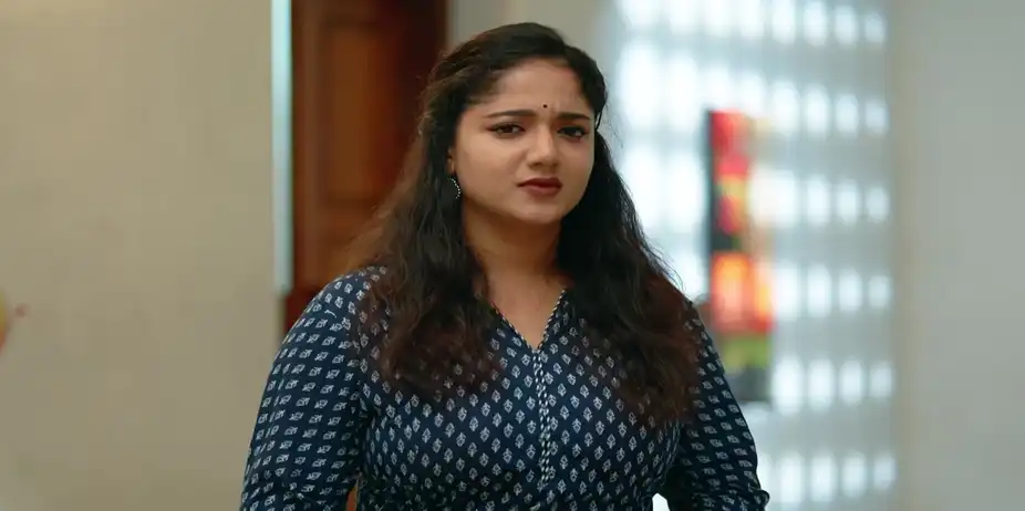 Padmanabhan Inspects the Stairs - Valyettan