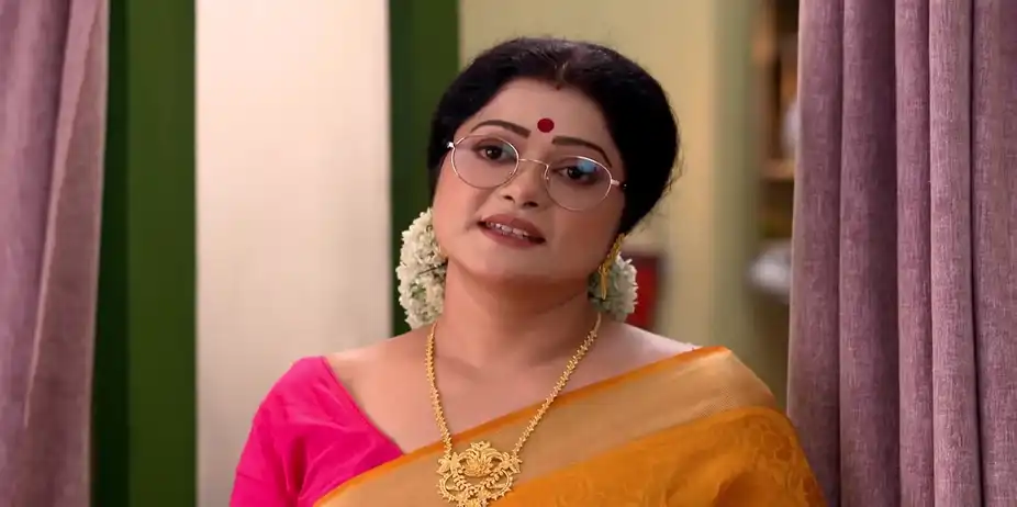 Urmi Notices Uma's Childhood Photo - Anondi