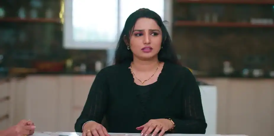 Bhoomika Receives Happy News - Amruthadhaare