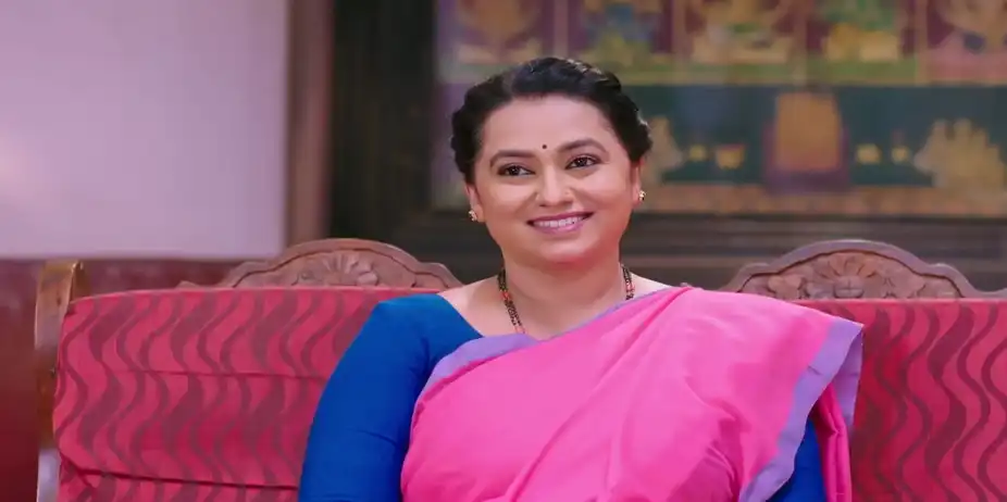 Nandini Gifts a Saree to Vishalakshi - Shravani Subramanya