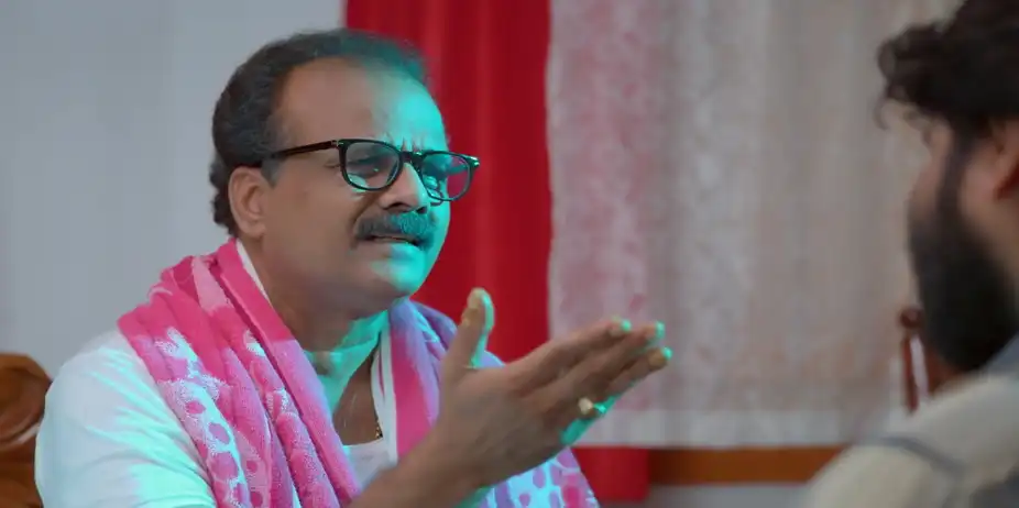 Ramachandran Feeds Maaran - Veera